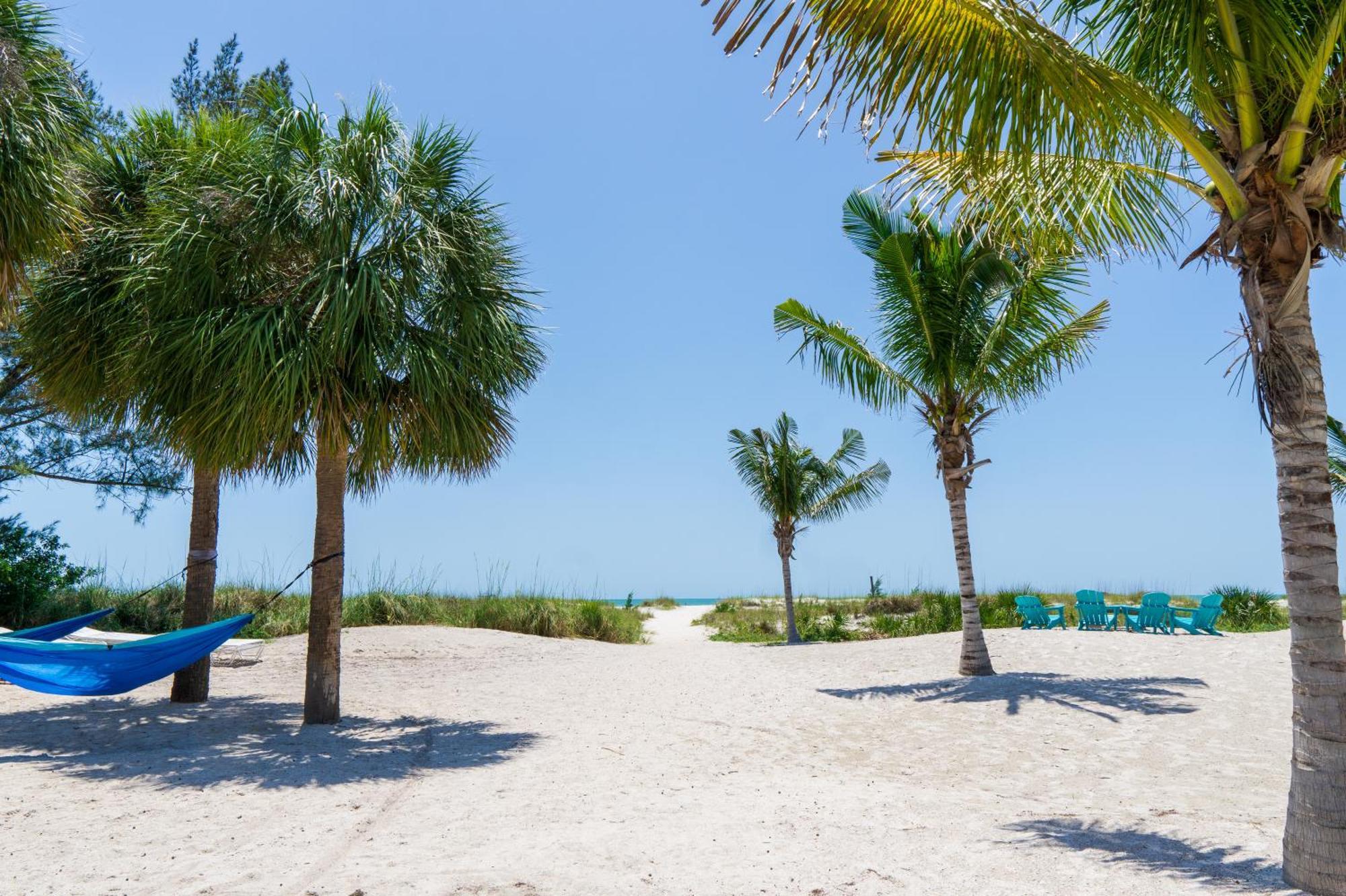 The Molloy - Treasure Island Suites & Cottages St. Pete Beach Eksteriør billede
