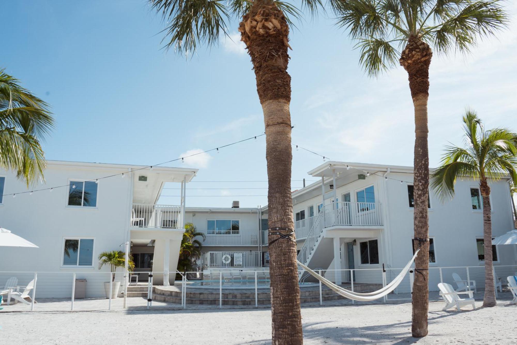 The Molloy - Treasure Island Suites & Cottages St. Pete Beach Eksteriør billede