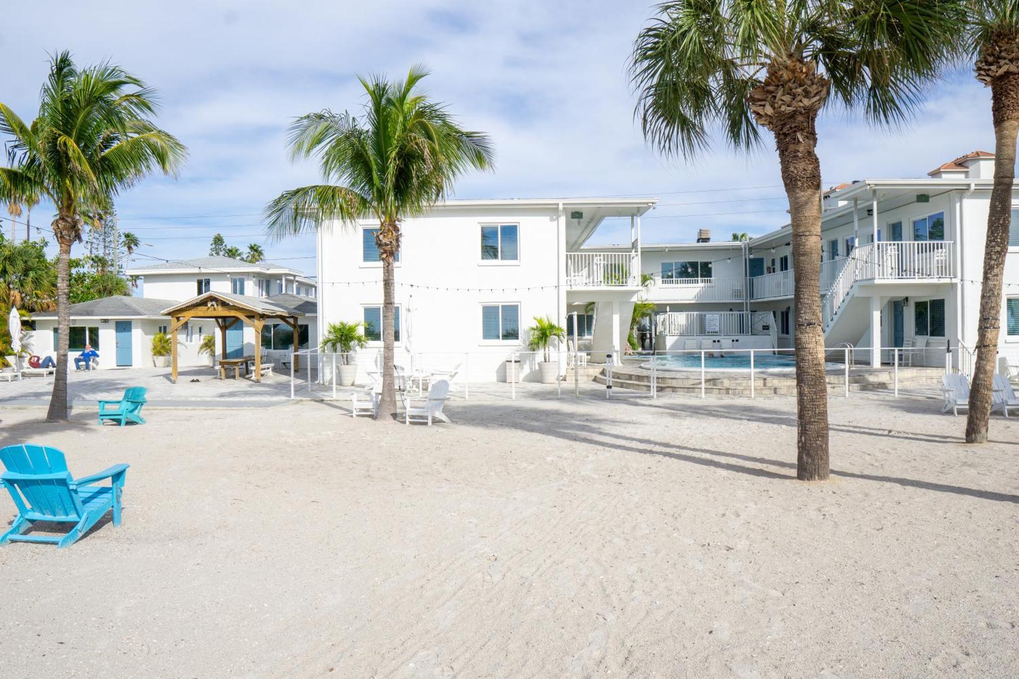 The Molloy - Treasure Island Suites & Cottages St. Pete Beach Eksteriør billede