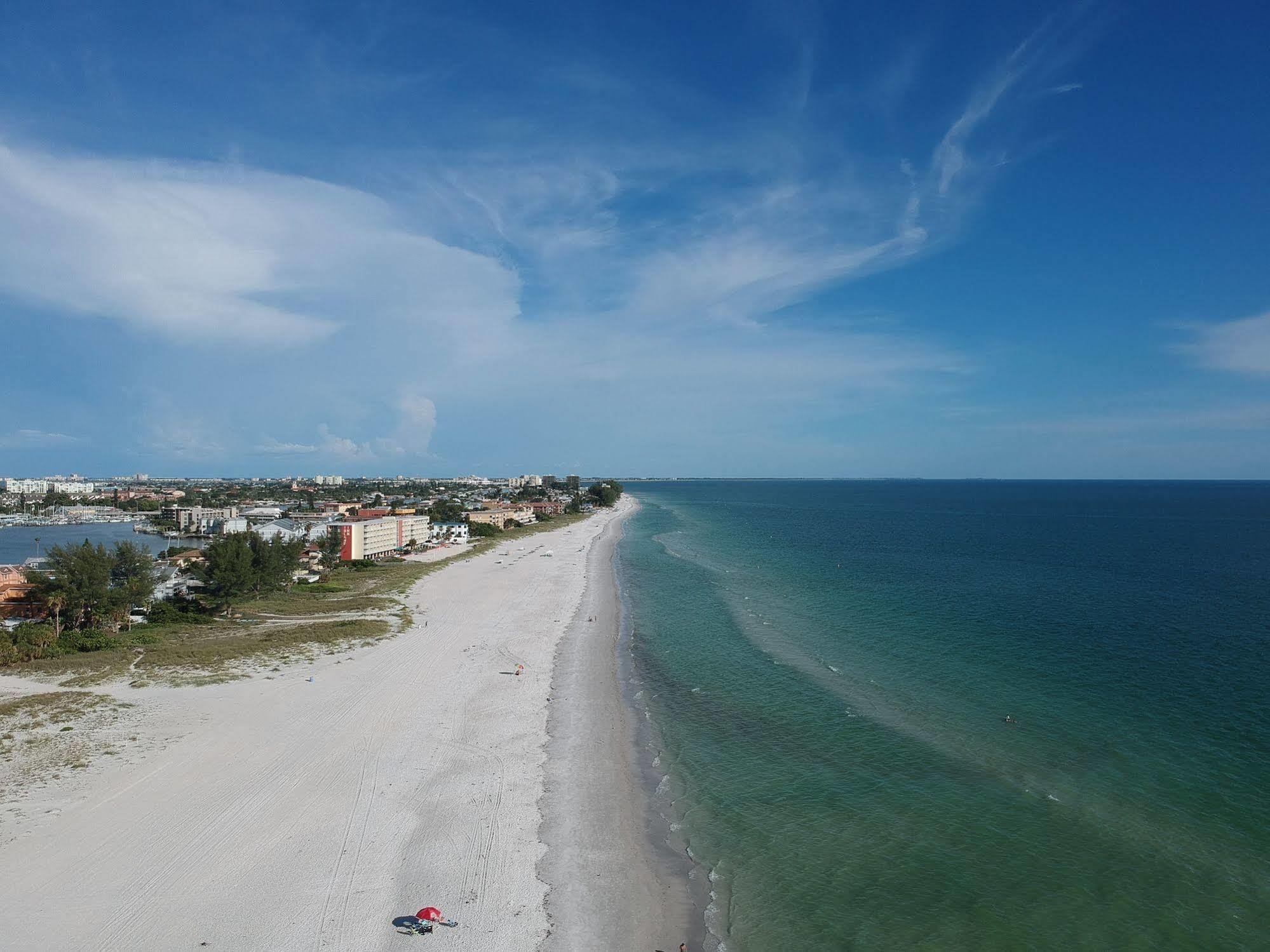 The Molloy - Treasure Island Suites & Cottages St. Pete Beach Eksteriør billede