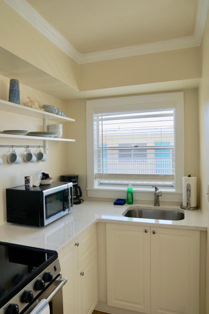 The Molloy - Treasure Island Suites & Cottages St. Pete Beach Eksteriør billede