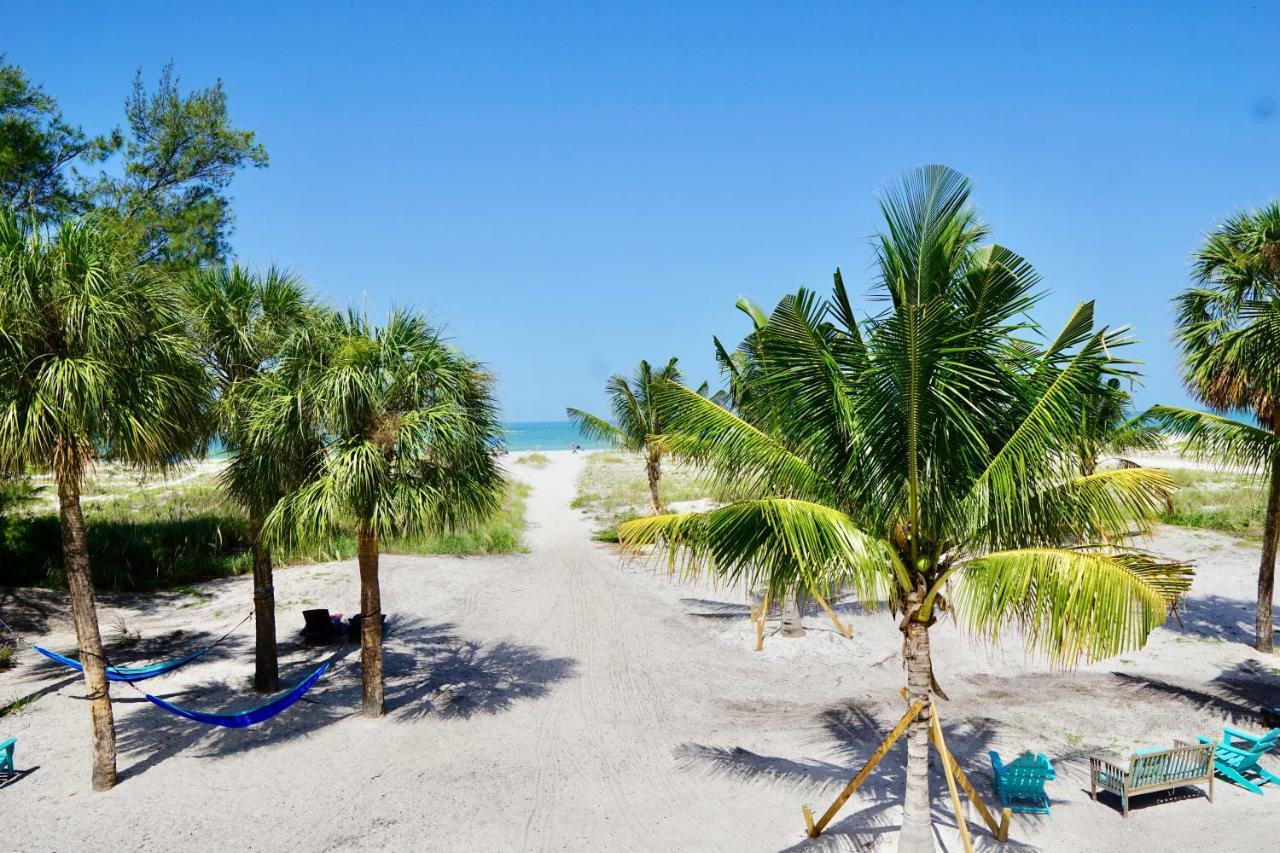 The Molloy - Treasure Island Suites & Cottages St. Pete Beach Eksteriør billede